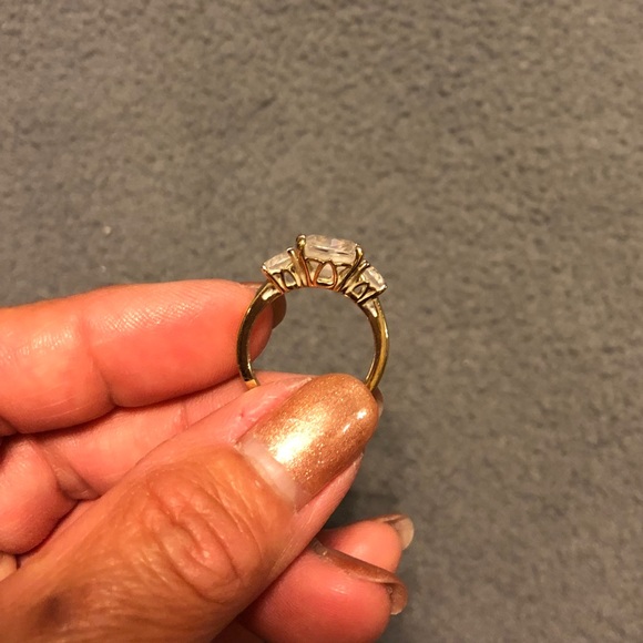 Sussex design CZ 3 stone ring on silver tone - Picture 4 of 7